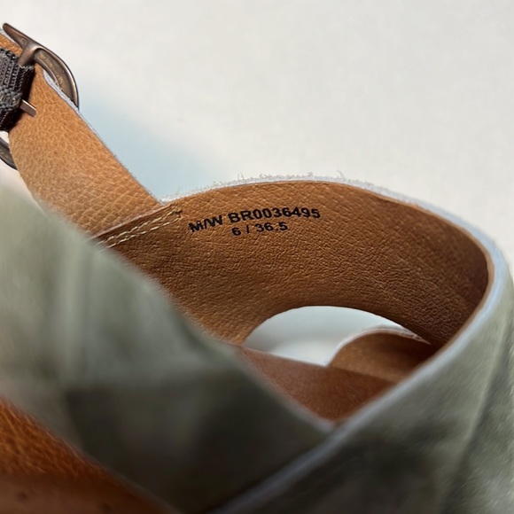 Born “Carah” sandals - Picture 7 of 7